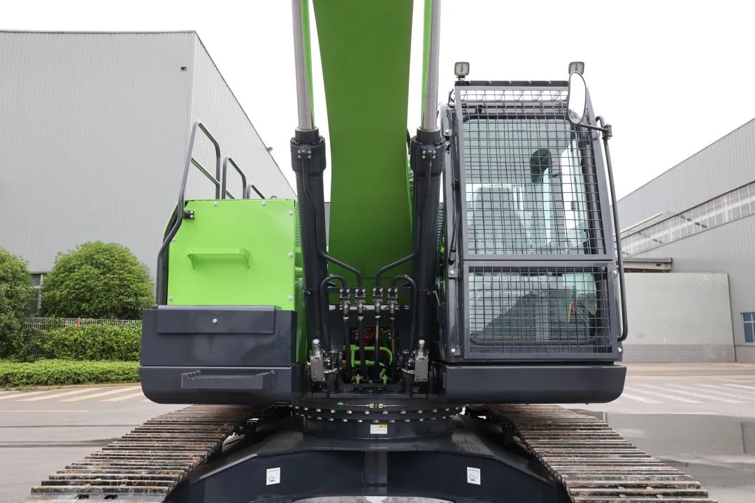 征战川藏铁路！优德88智能新一代电动挖掘机乐成交付