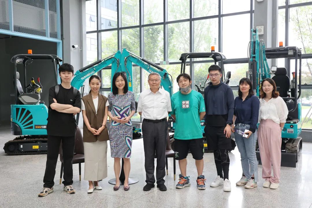 CGTN探厂！专访优德88智能董事长、首席专家何清华花絮来了