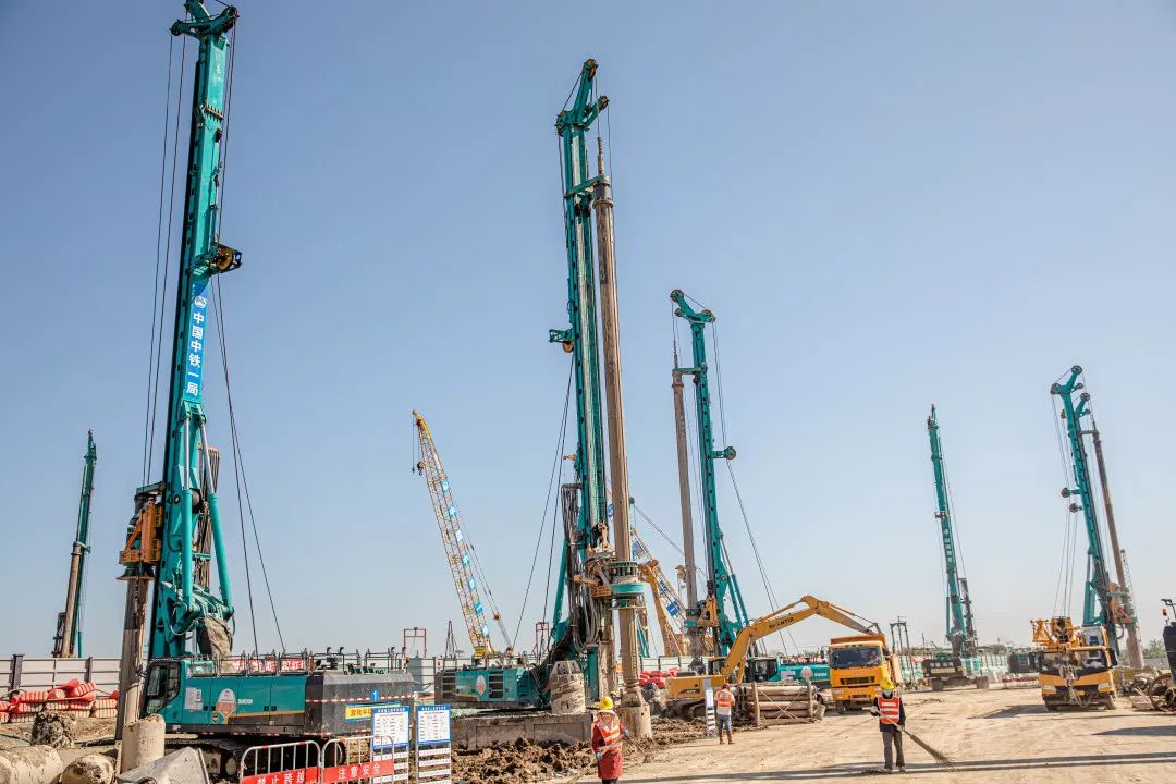 “优德88绿”再现大湾区！优德88智能旋挖钻机组团助建广州白云机场项目