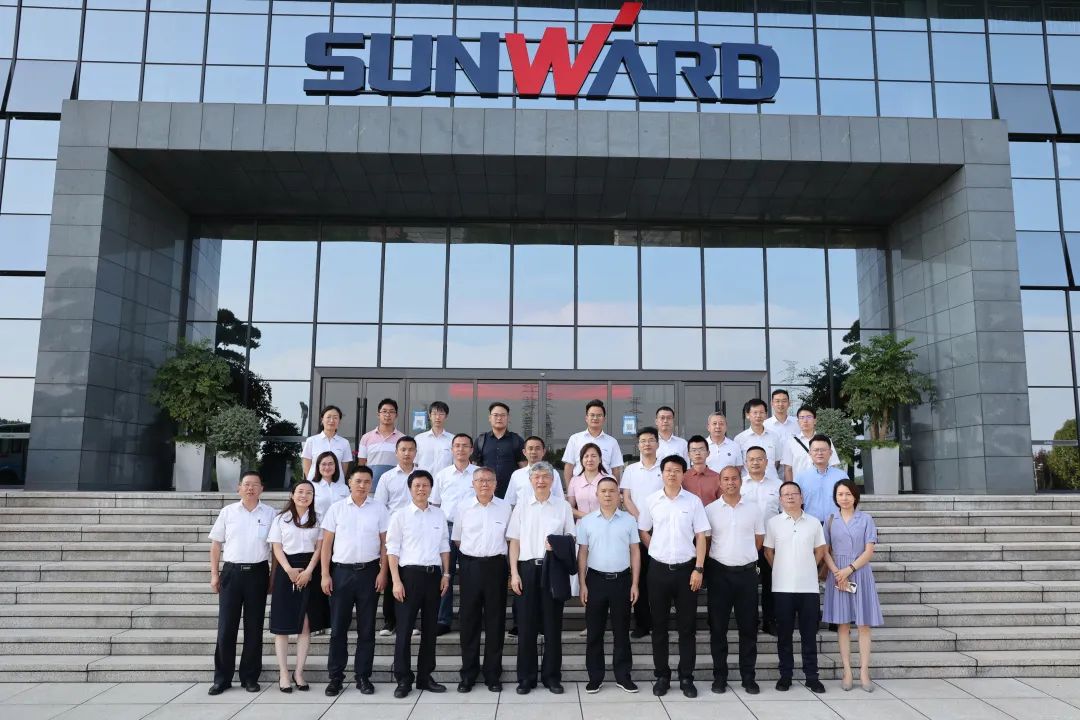 立异引领，，，智造未来！“2022院士专家长沙行”高端装备高质量生长钻研会盛大举行