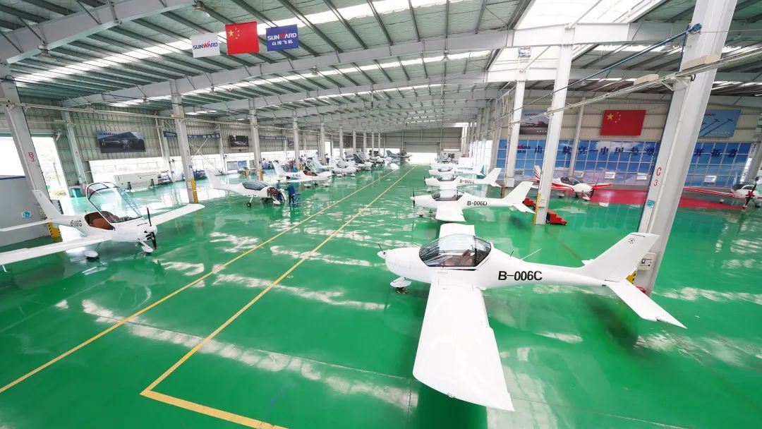 23个月交付100架！优德88航空第 199、200 架阿若拉飞机顺遂下线交付