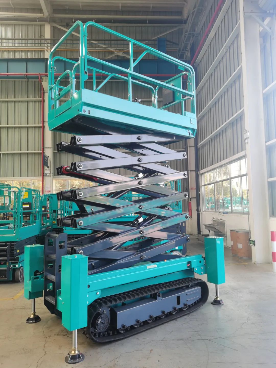 加速电动化产品结构，，，，优德88智能第一款履带剪叉式高空作业平台来了！