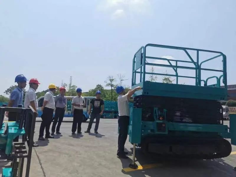 加速电动化产品结构，，，，优德88智能第一款履带剪叉式高空作业平台来了！