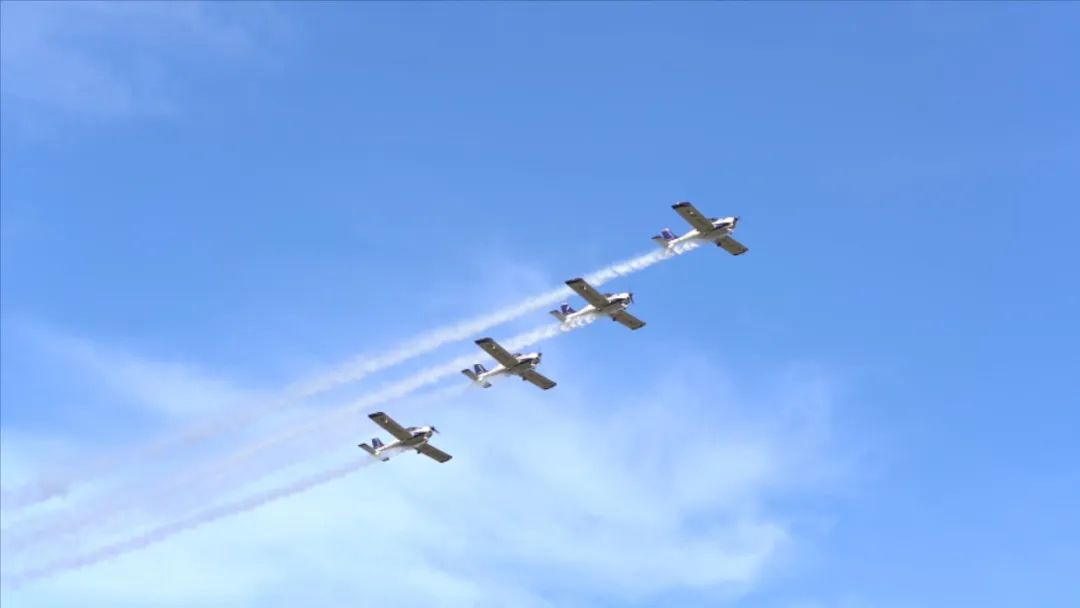 空中着花、大坡度盘旋、俯冲跃升……看优德88航行演出队炫技2022湖南航展动态展