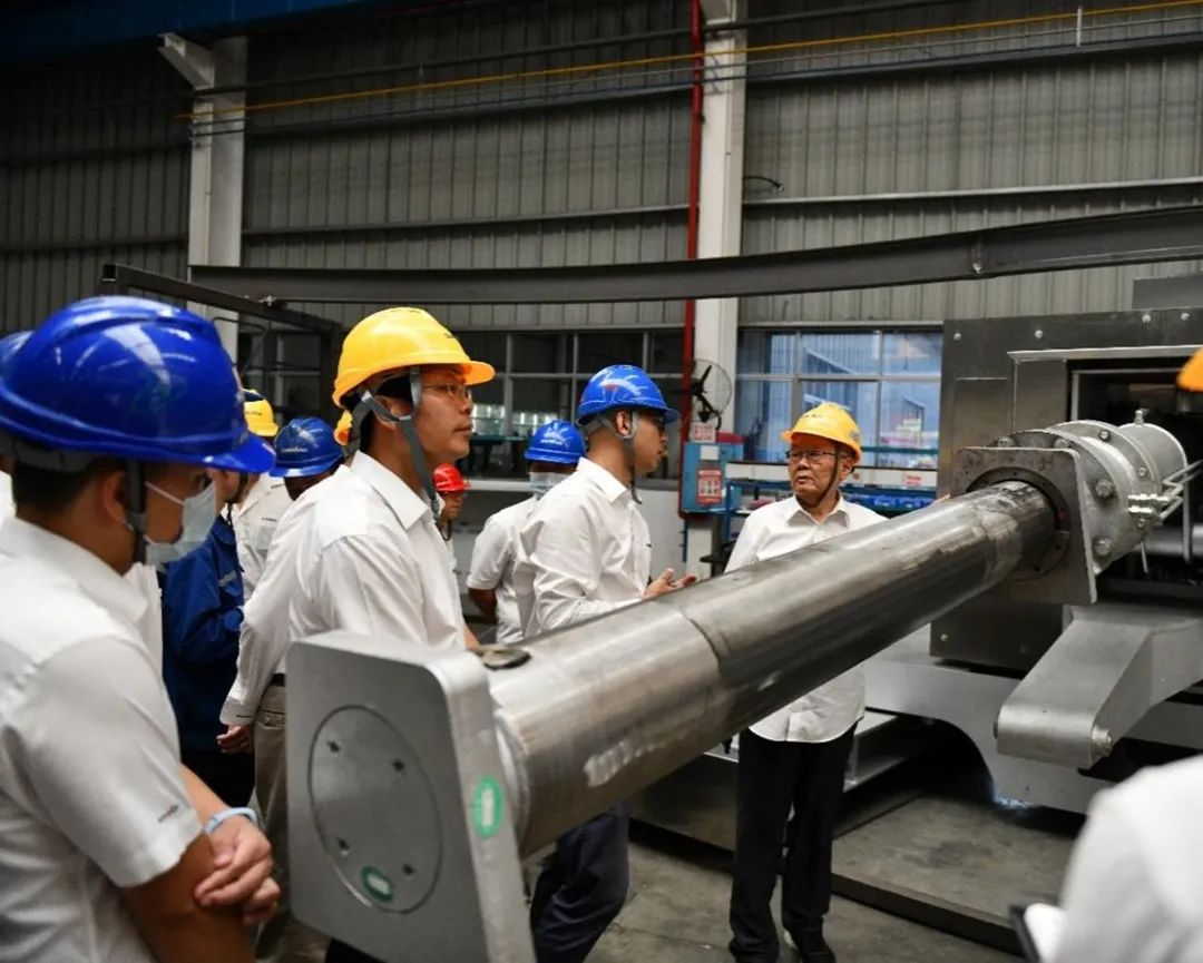 “王炸”！优德88特装全自动捣炉车乐成下线