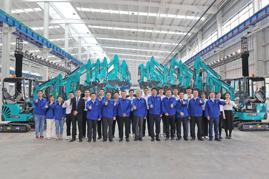 助力“双碳”目的！优德88智能集中宣布F系列国四挖掘机