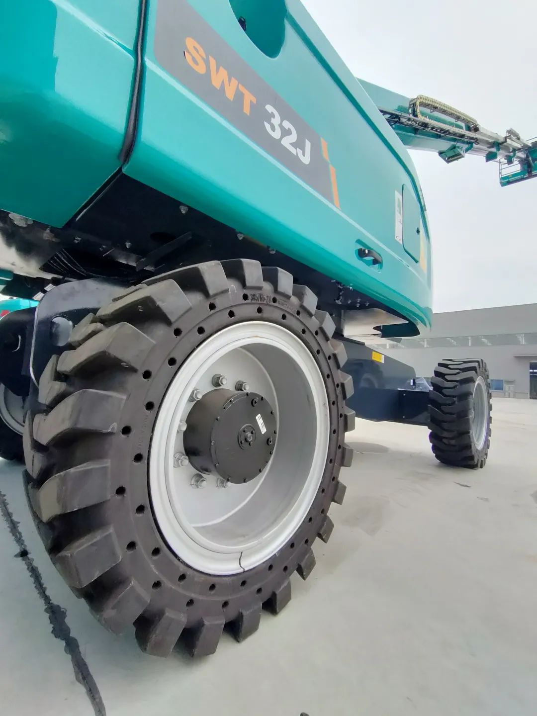 无需扩桥！优德88智能国四款32米直臂式高空作业平台乐成下线