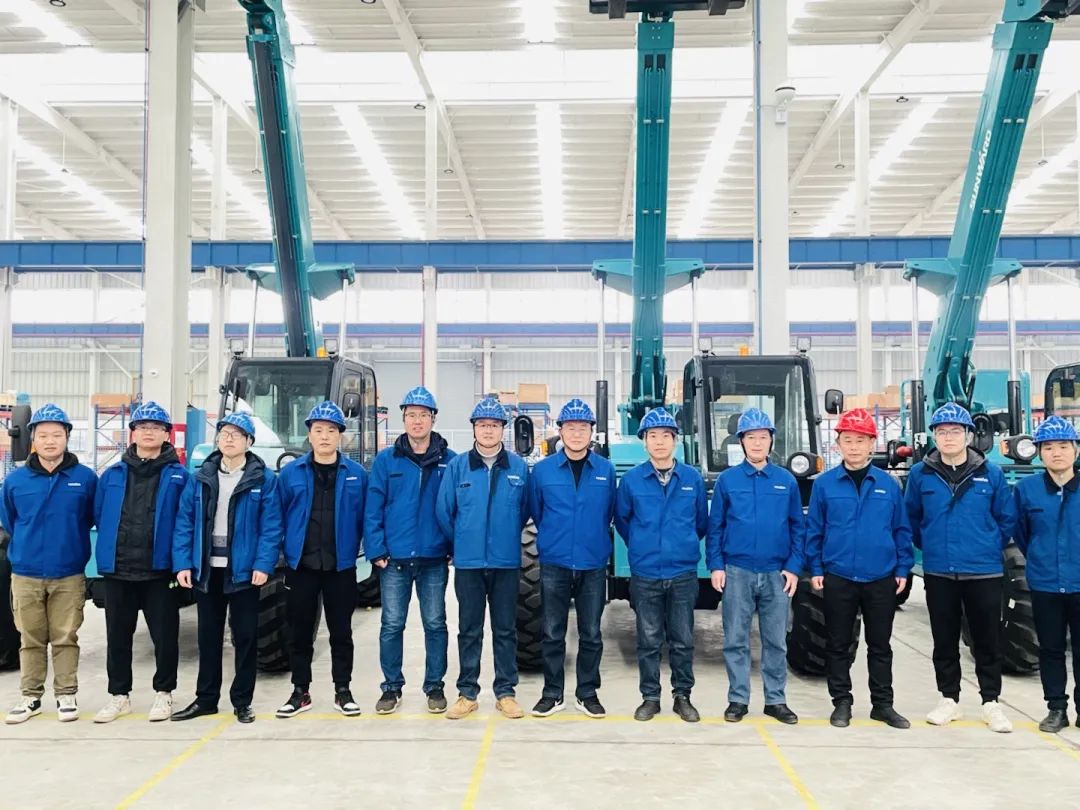 “兔飞猛进”添新品！优德88智能两款伸缩臂叉装车同时下线