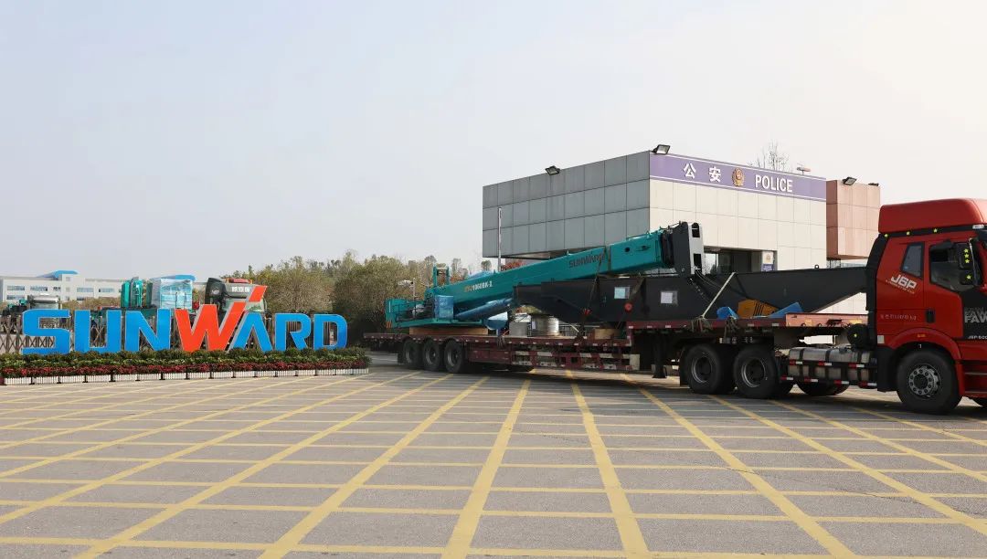 喜迎龙仰面！优德88智能大吨位PDP工法引孔式静力压桩机出征哥伦比亚