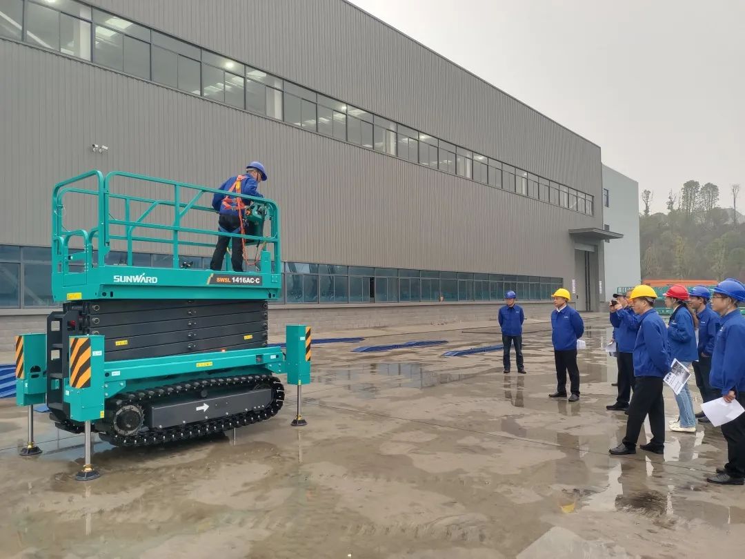 出厂即“出道”！优德88智能首款履带剪叉式高空作业平台批量上市