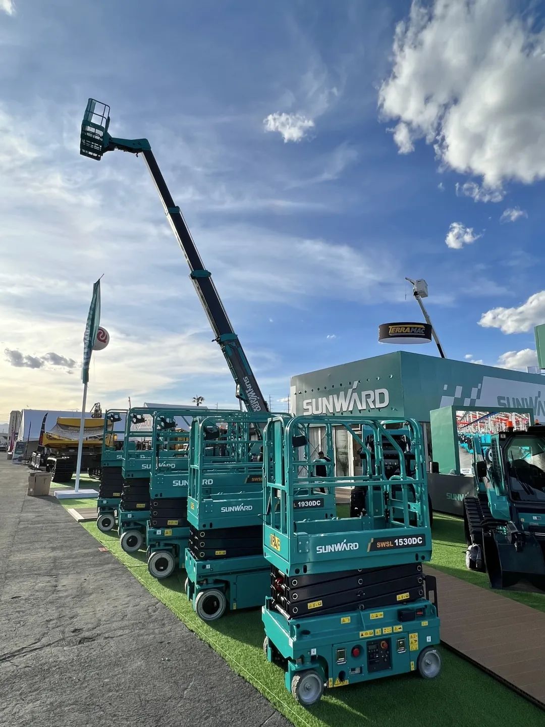 拉展直播 | 优德88智能高空精品亮相2023美国拉展，，，，哪款是你的最爱？？