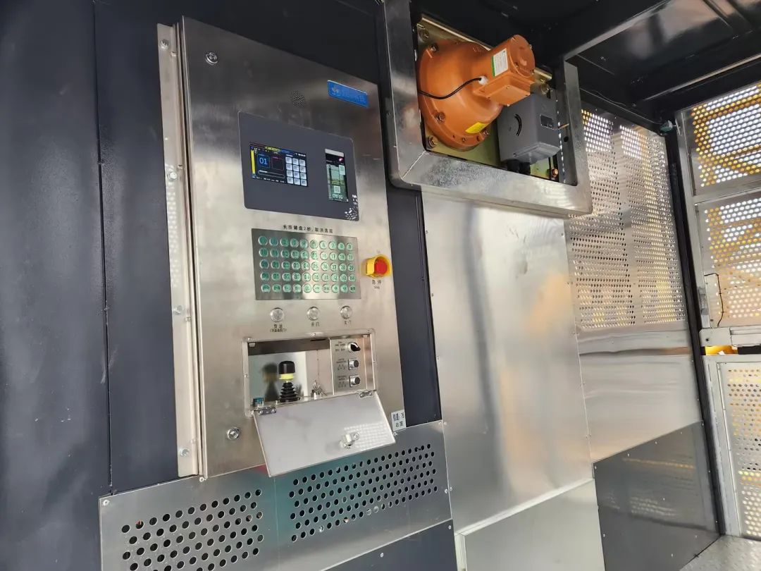 科技显能、再添新品！优德88江麓智能施工升降机乐成下线