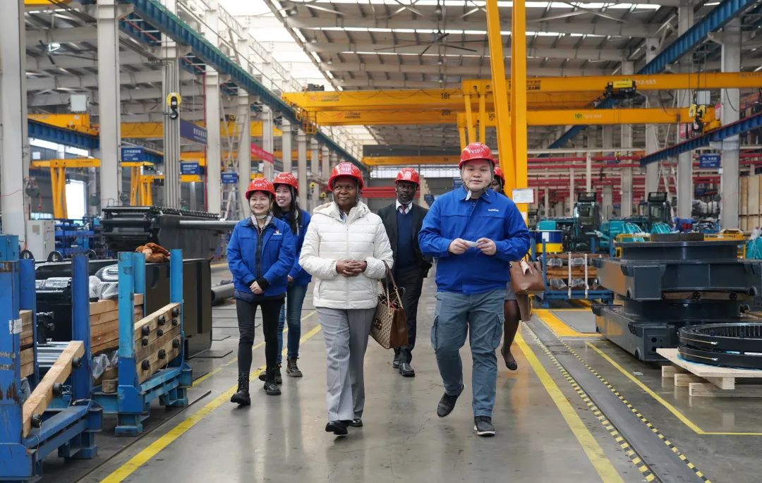 乌干达驻华大使到访优德88智能