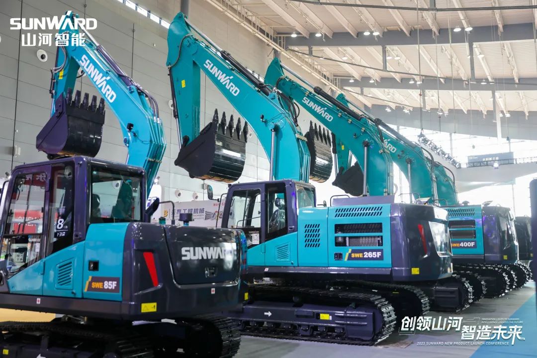 精品出击、互动一直！优德88智能F系列挖掘机闪灼长沙展