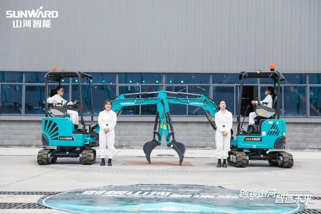 精品出击、互动一直！优德88智能F系列挖掘机闪灼长沙展