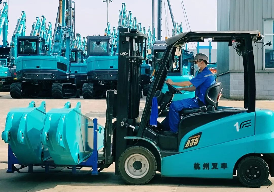 劳动庆幸，，，，，创立伟大！纪录那些通俗且伟大的劳动瞬间