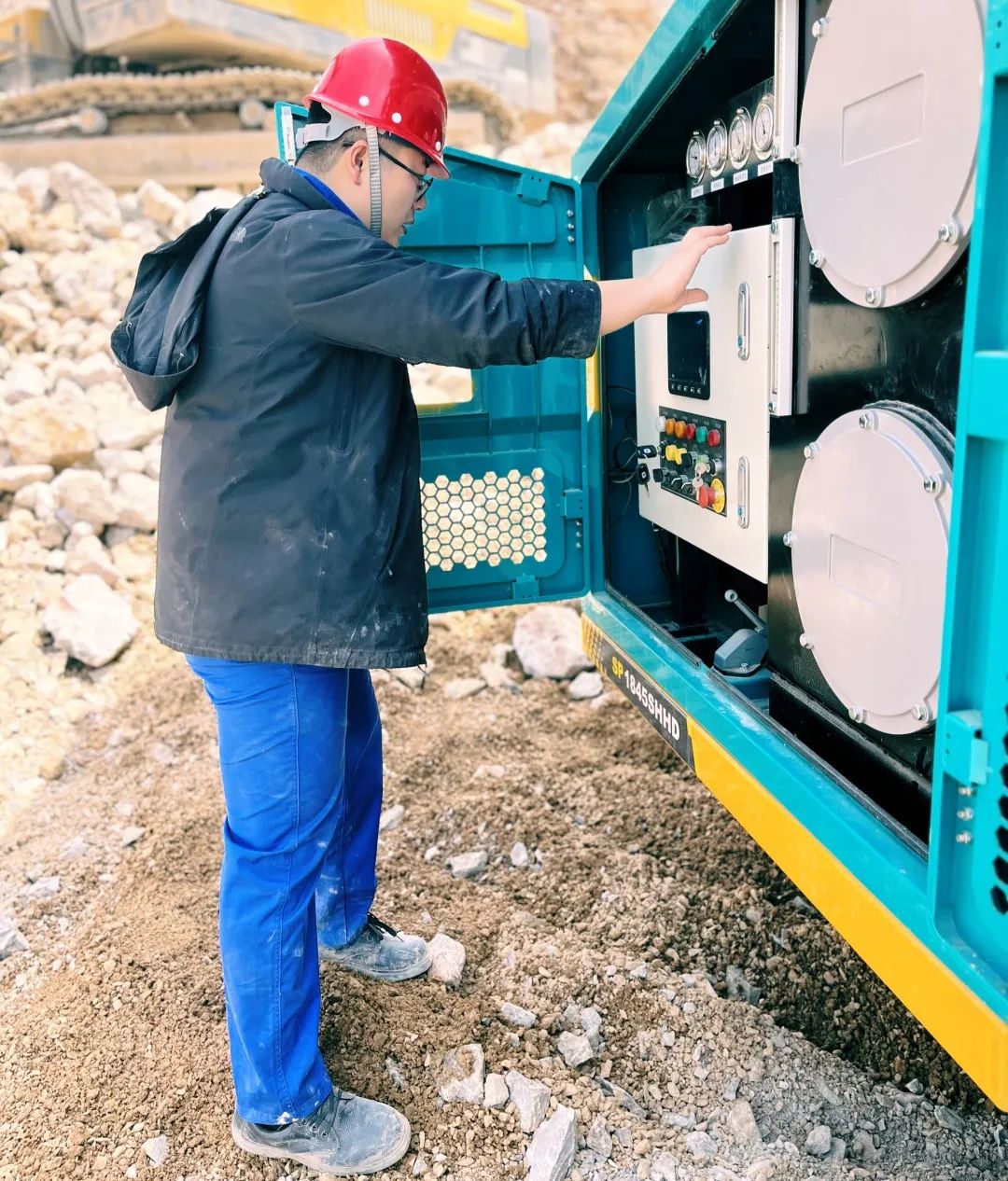 劳动庆幸，，，，，创立伟大！纪录那些通俗且伟大的劳动瞬间