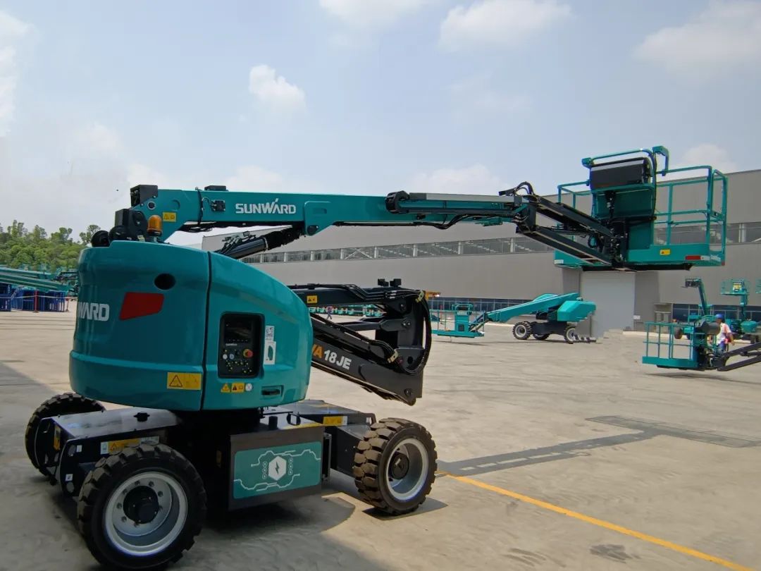 新能源家族再添“新丁”！优德88智能三款电动臂式高空作业平台齐下线