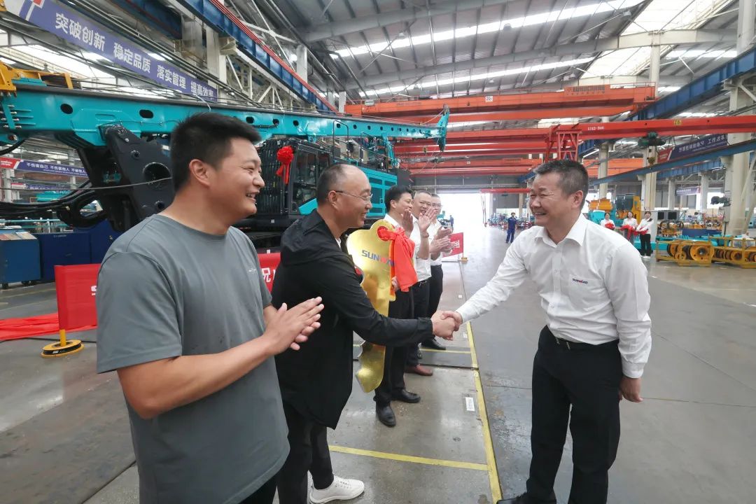 助力“双碳”、绿动未来！优德88智能增程式电动旋挖钻机、液压混淆动力旋挖钻机齐交付