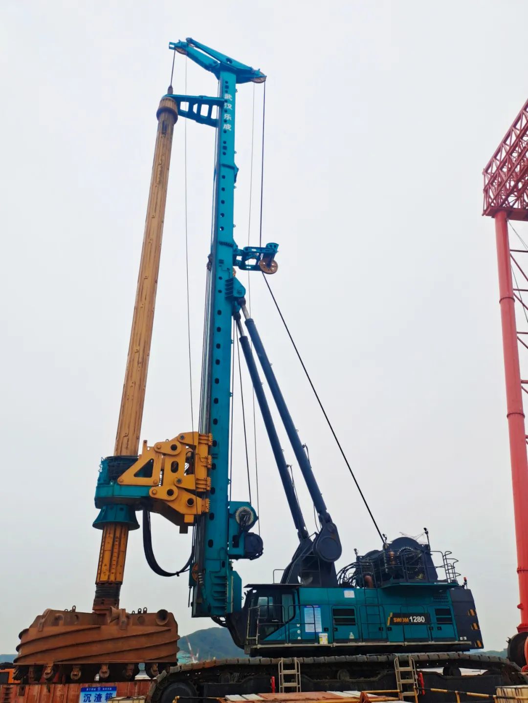 新战绩+1！优德88智能超等旋挖钻机创6.3米直径钻孔新纪录