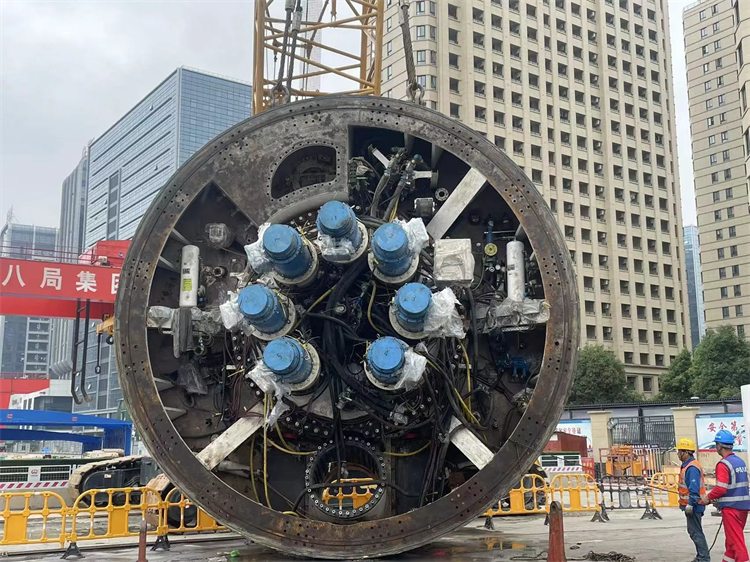 首战华东市。。。。。≈刑诺88杭德市域铁路工程地莫区间左线盾构机顺遂始发