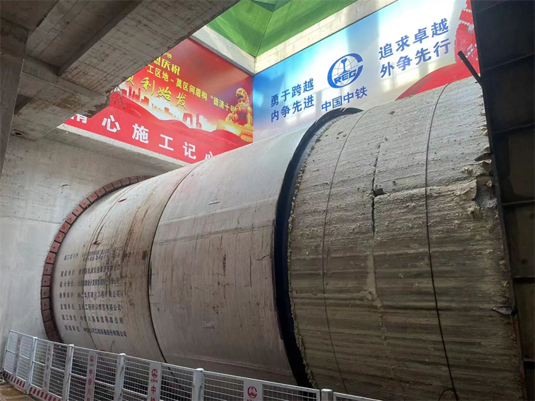 首战华东市。。。。。≈刑诺88杭德市域铁路工程地莫区间左线盾构机顺遂始发