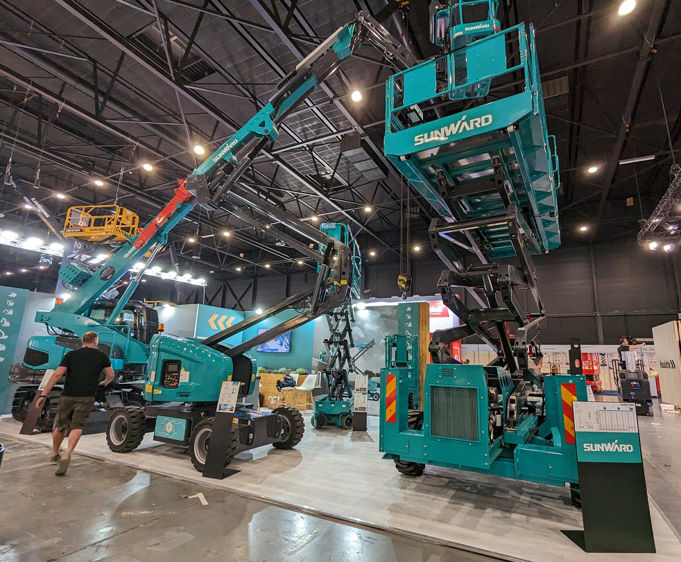 外洋销售同比增添超200%！优德88智能高空机械阔步“出海”