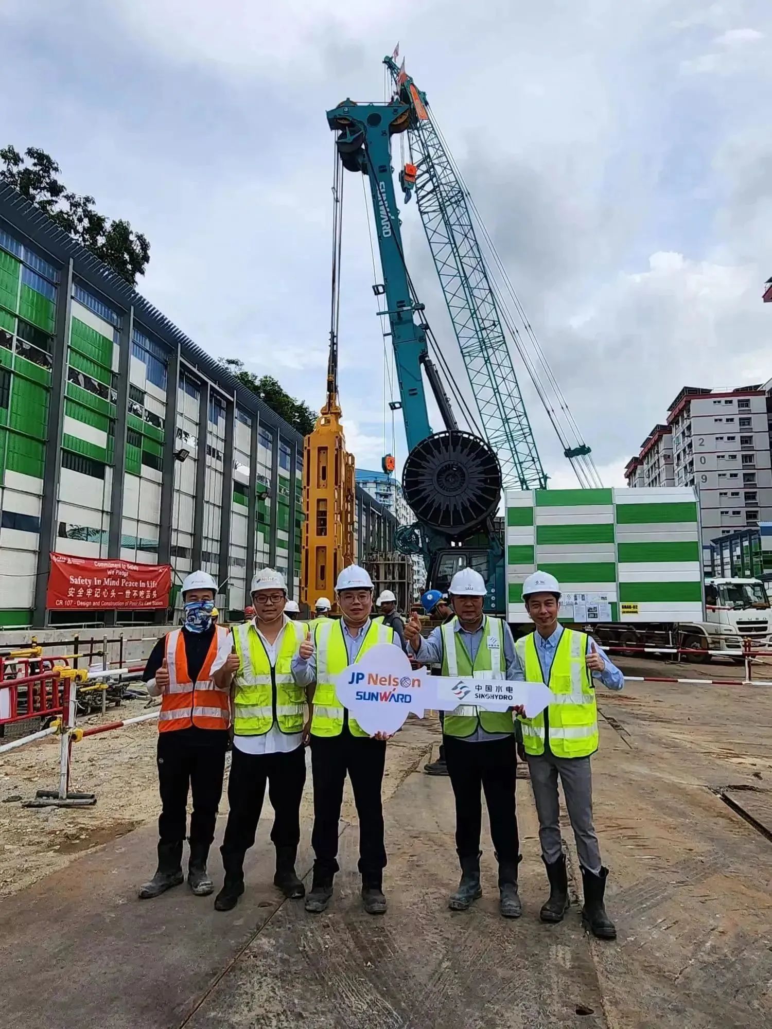 助力海内国际重大工程！优德88智能液压抓斗实力“出圈”