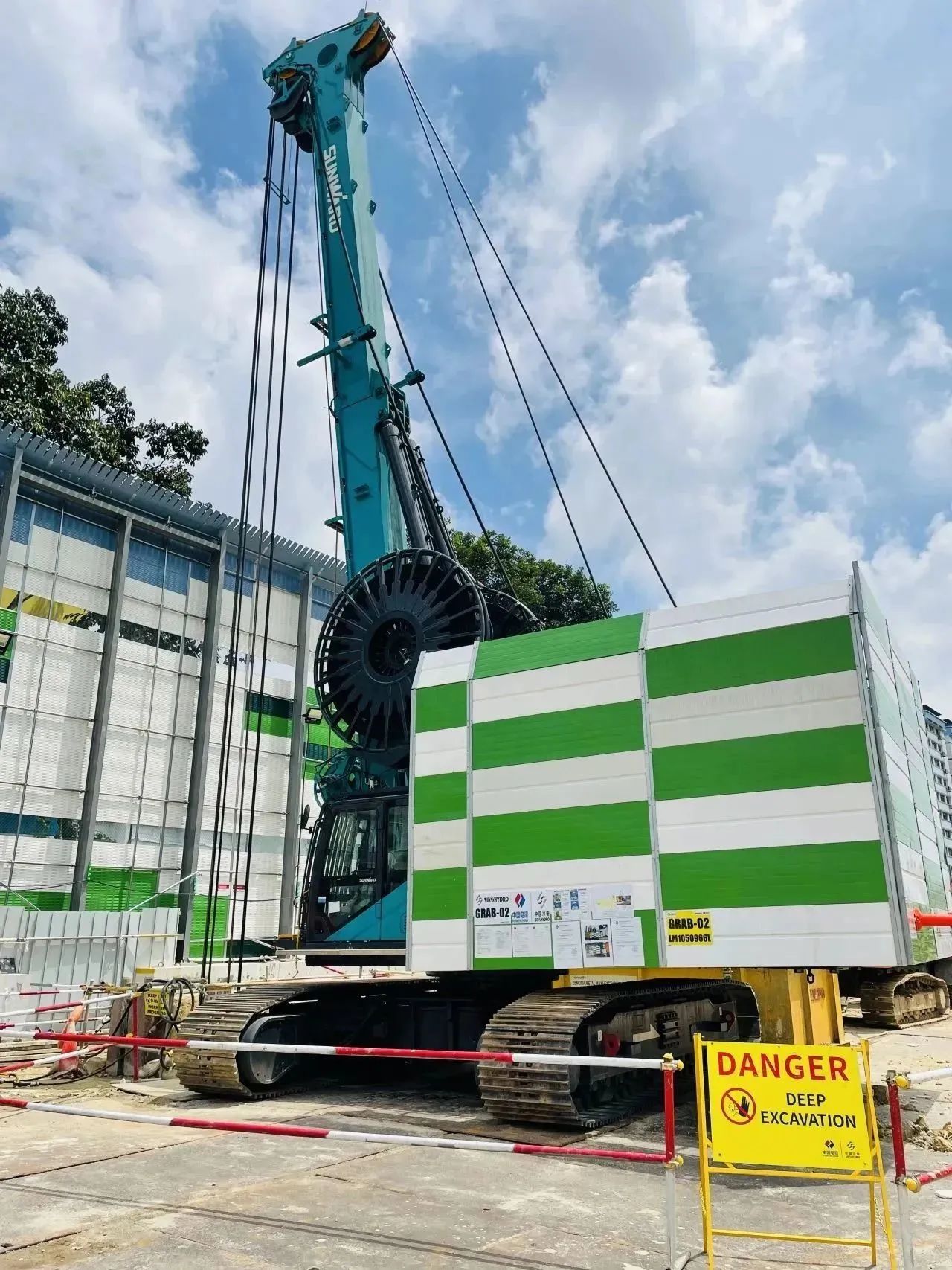 助力海内国际重大工程！优德88智能液压抓斗实力“出圈”