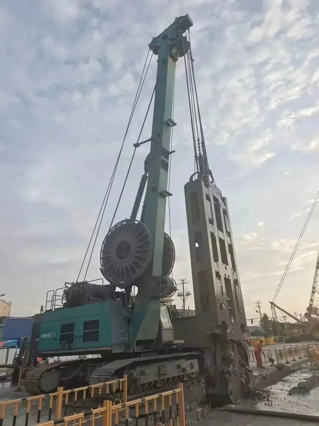 助力海内国际重大工程！优德88智能液压抓斗实力“出圈”