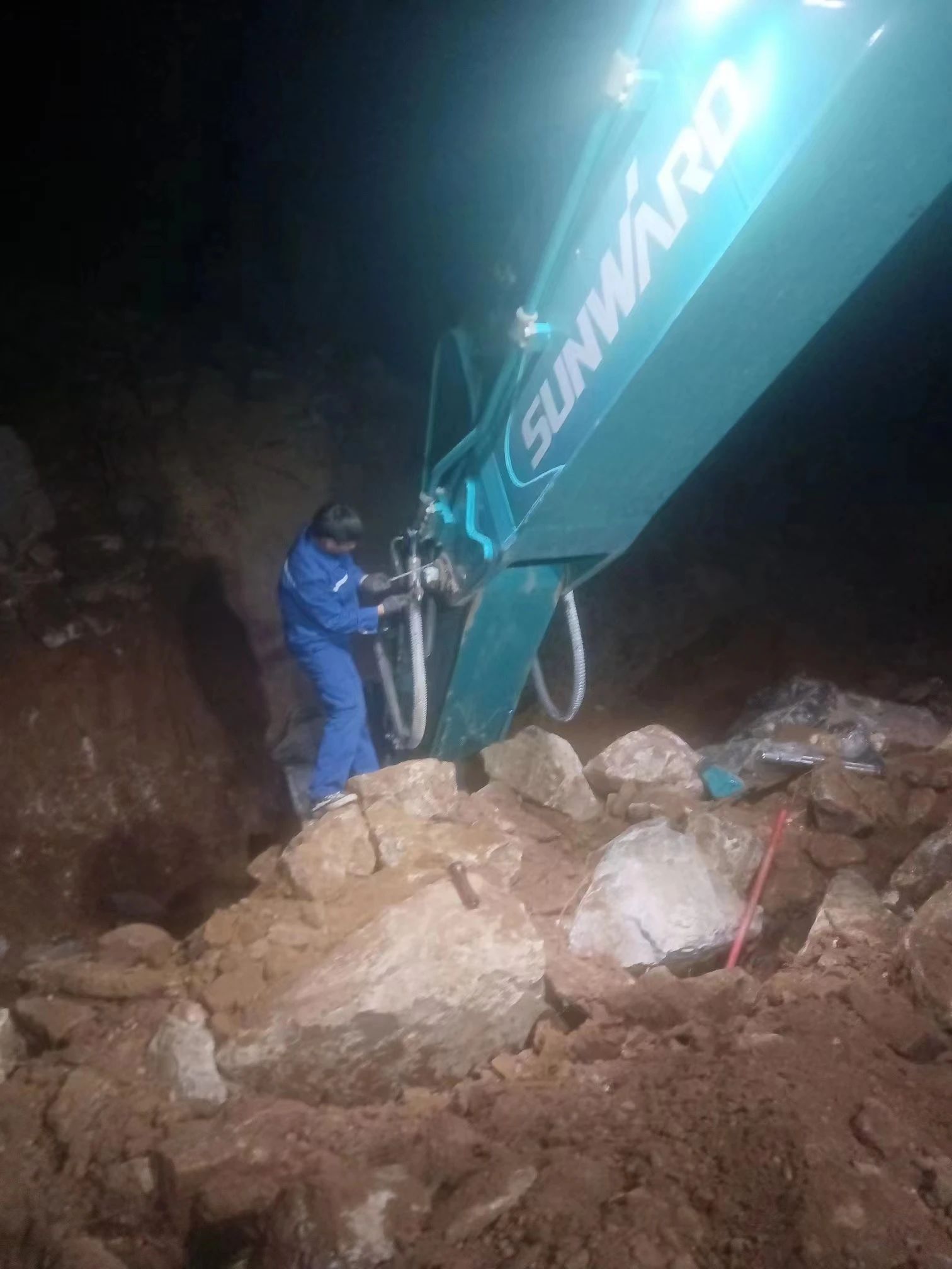 一线“热”闻 | 专业售后，，，专心折务！优德88智能挖掘机服务万里行一直在路上