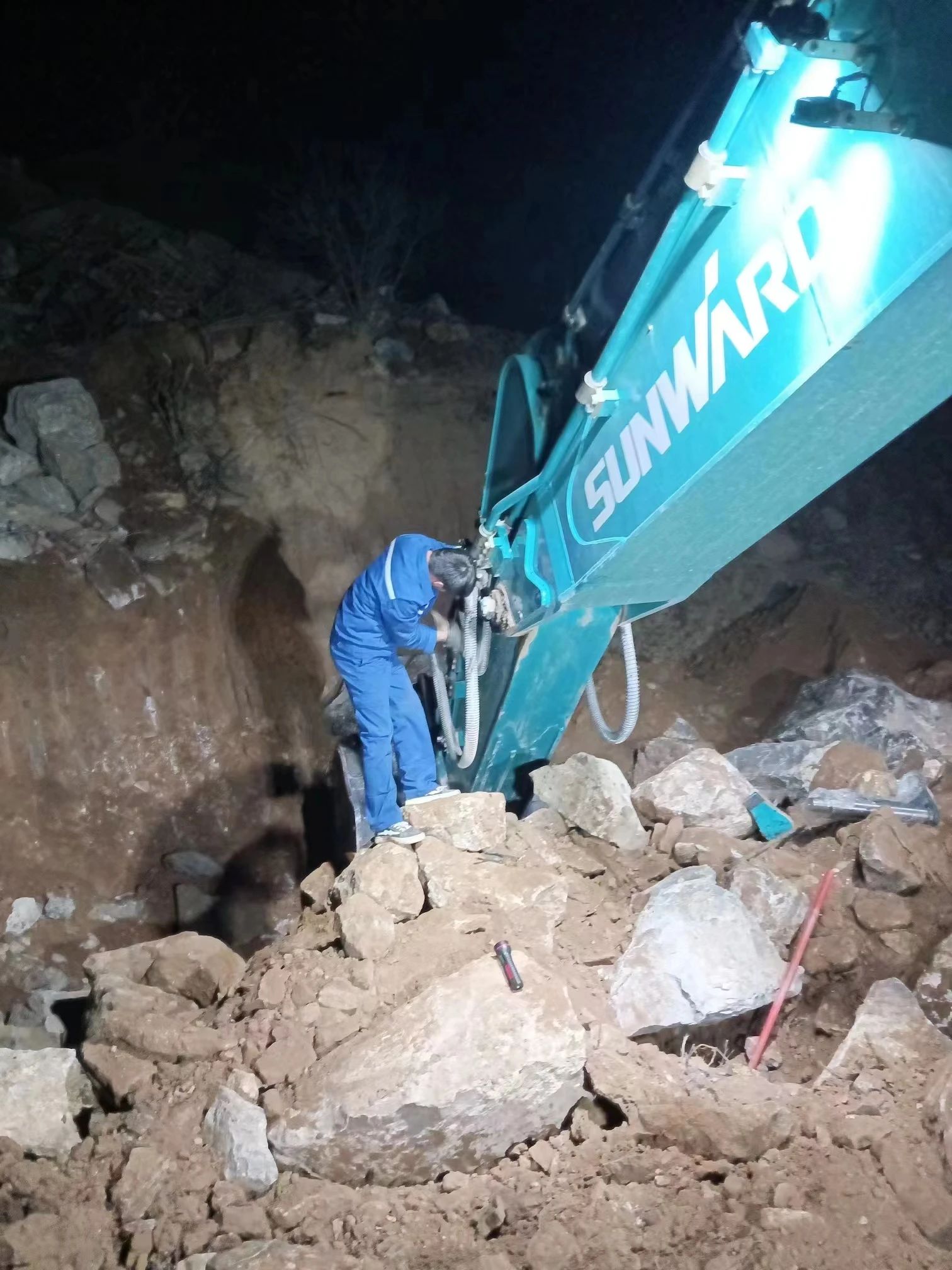 一线“热”闻 | 专业售后，，，专心折务！优德88智能挖掘机服务万里行一直在路上