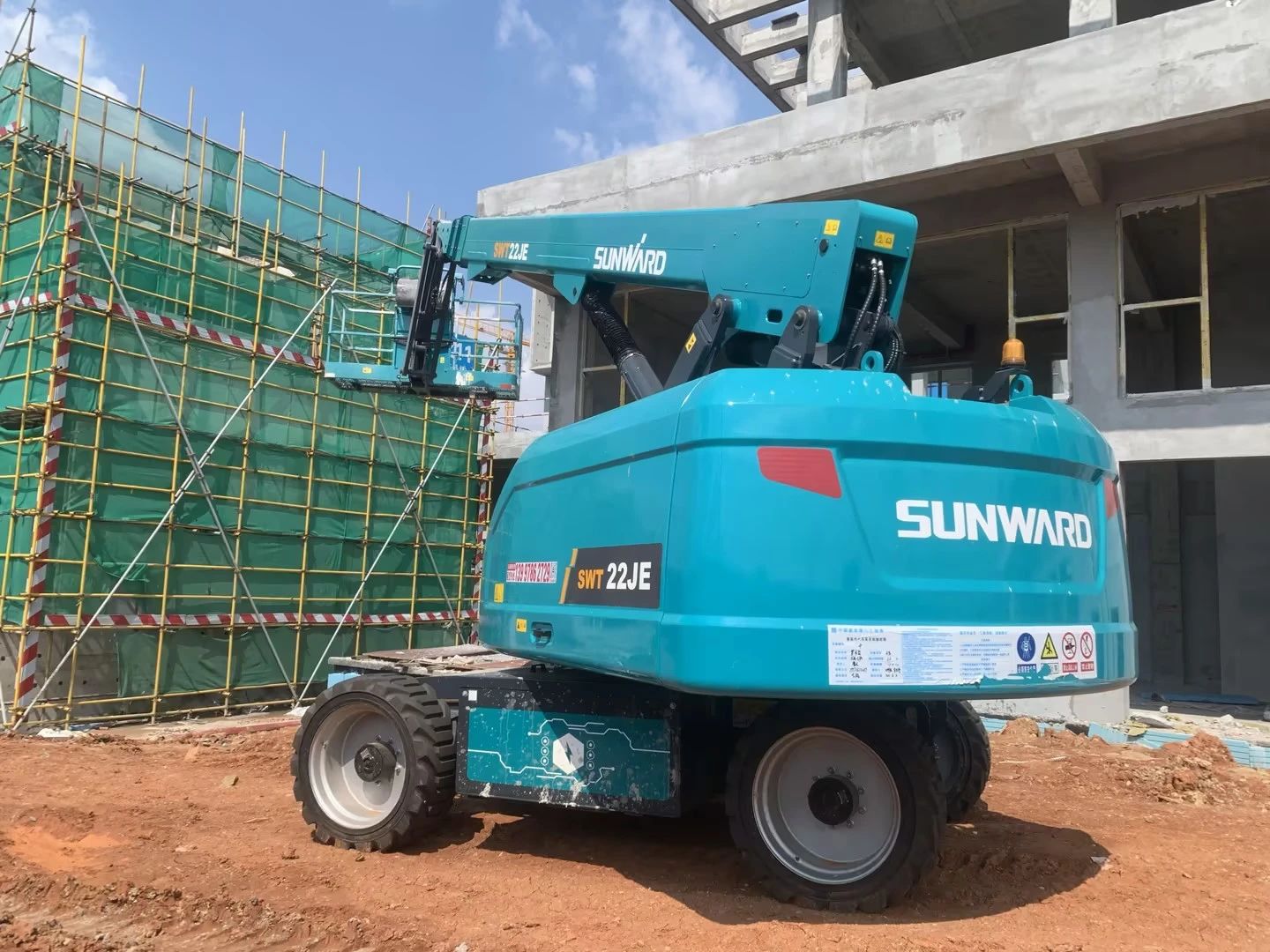 实力上新！优德88智能电动直臂高空作业平台进军华中市场