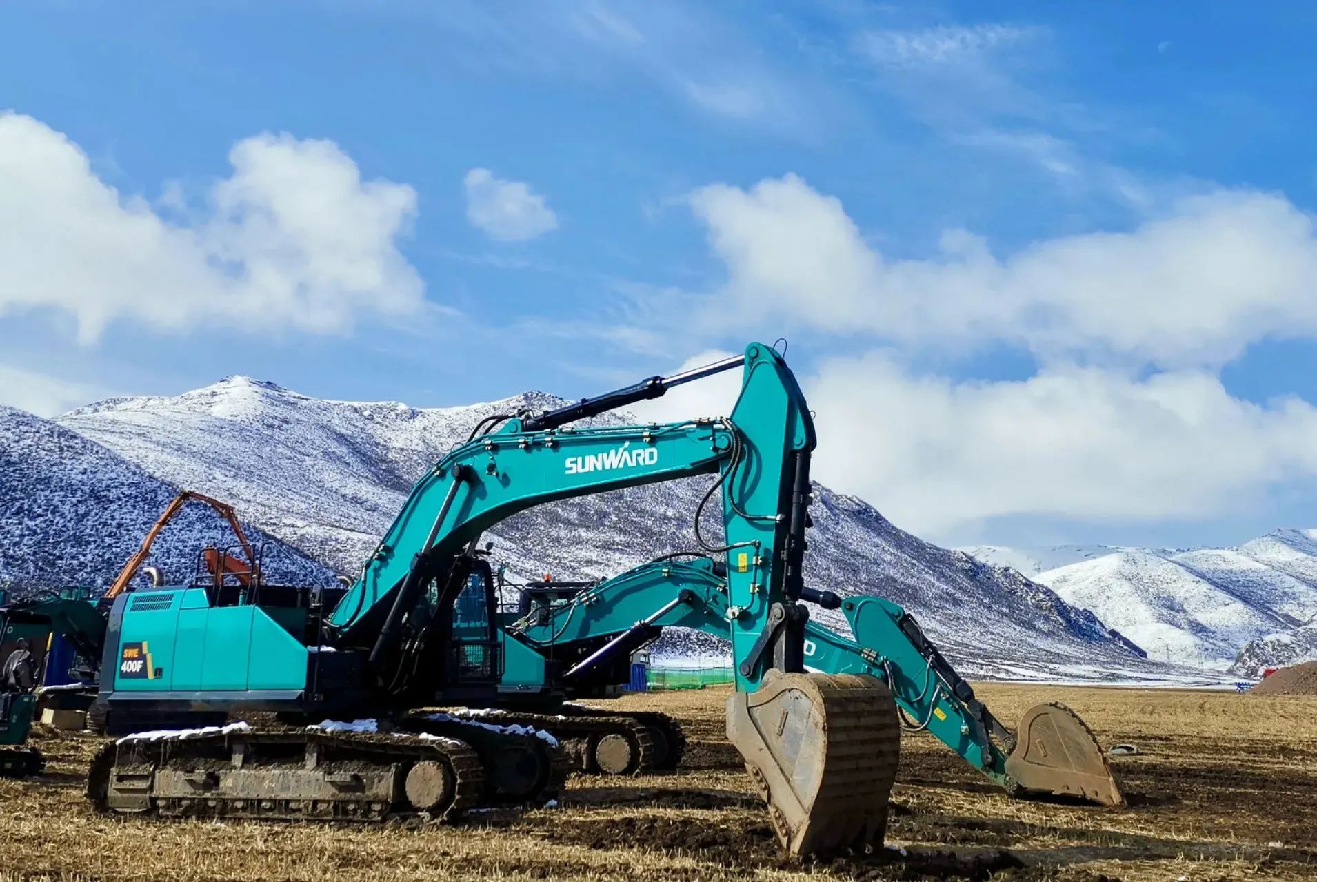 口碑超赞！优德88智能SWE400F挖掘机荣获工程机械明星产品大奖