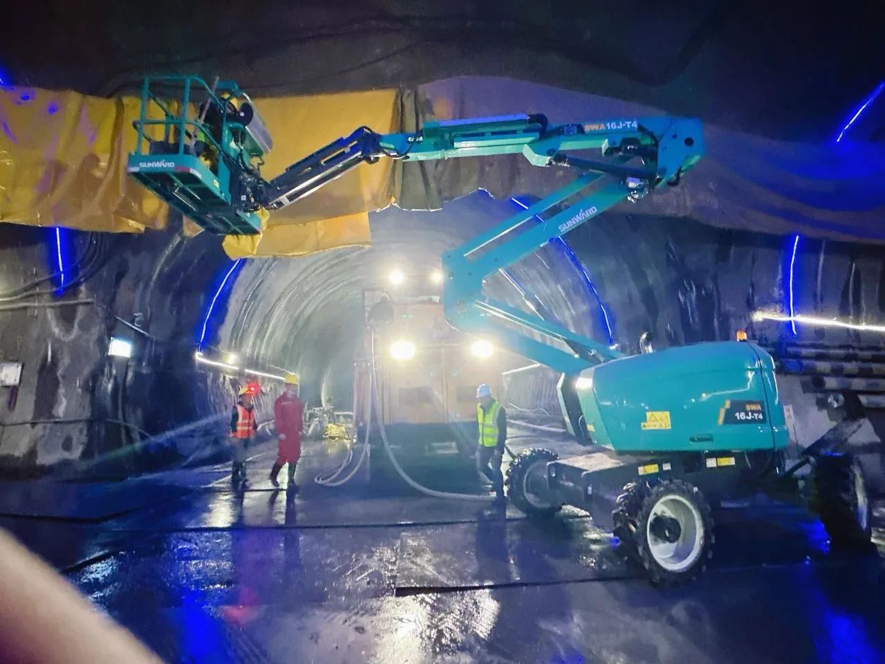 不惧高海拔挑战！优德88智能高空机械实力助建川藏铁路