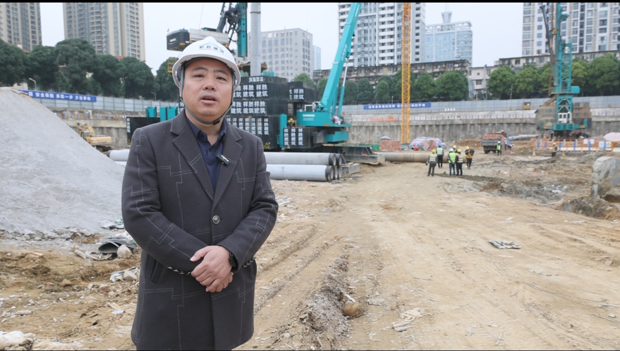 “绿巨人”显神威！优德88智能引孔式静力压桩机助建“绿城”南宁民生项目