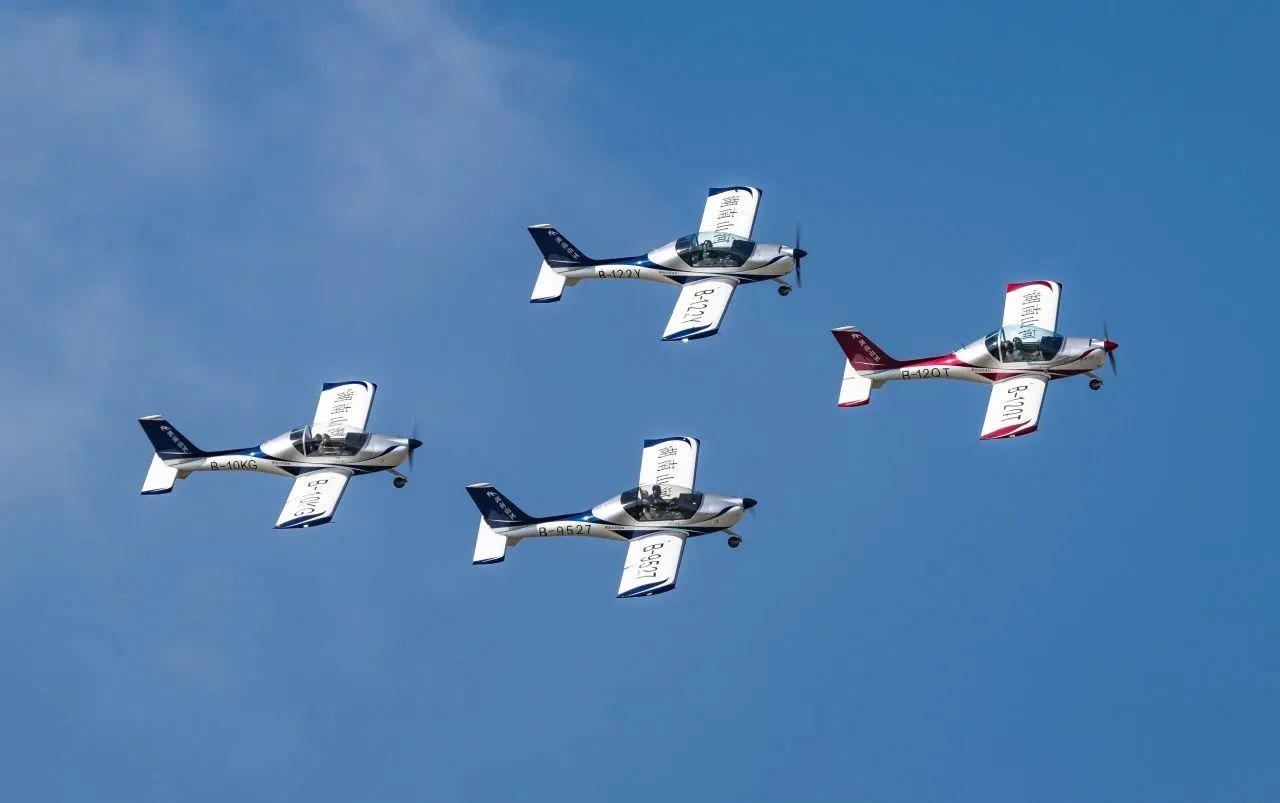 央媒聚焦！一起见证首届亚洲通用航空展上的优德88风范