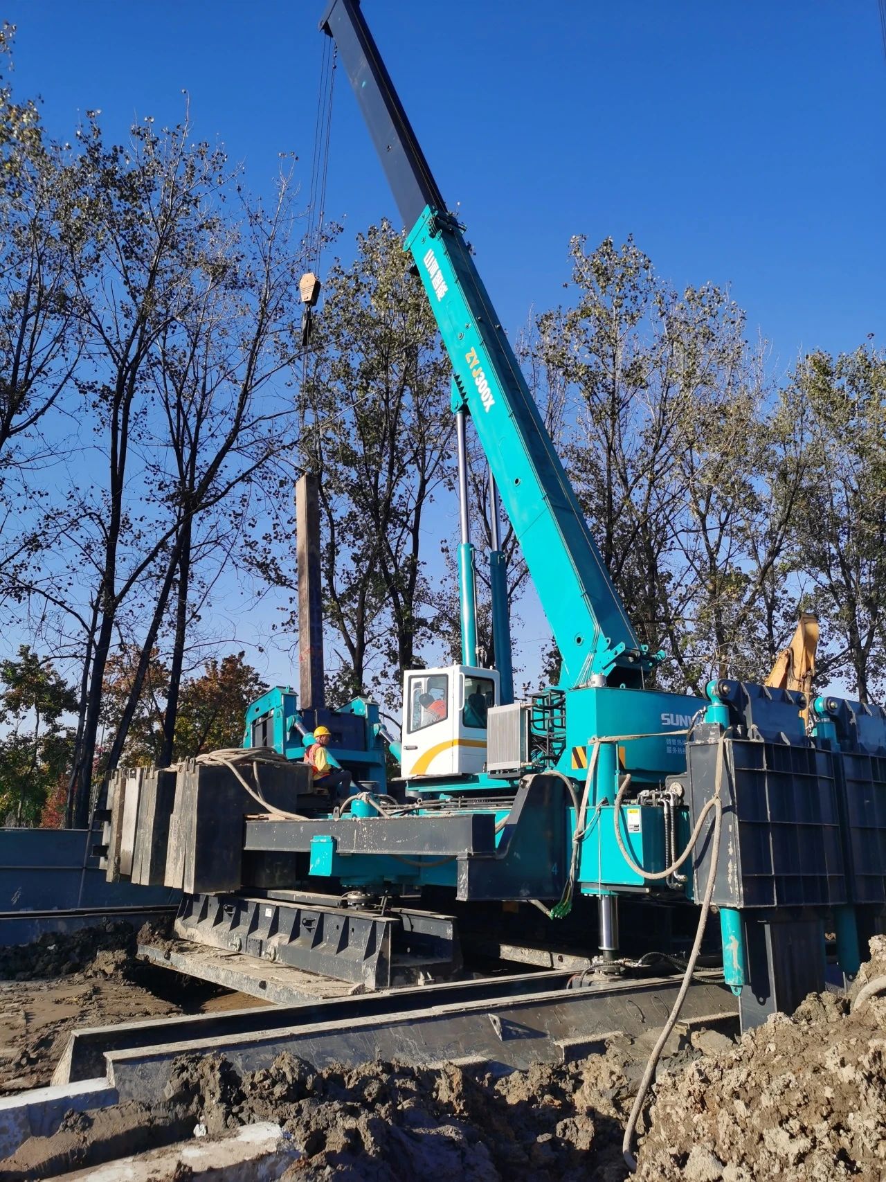 “优德88绿”闪灼西子湖畔！优德88智能ZYJ300X斜桩压桩机强势来袭