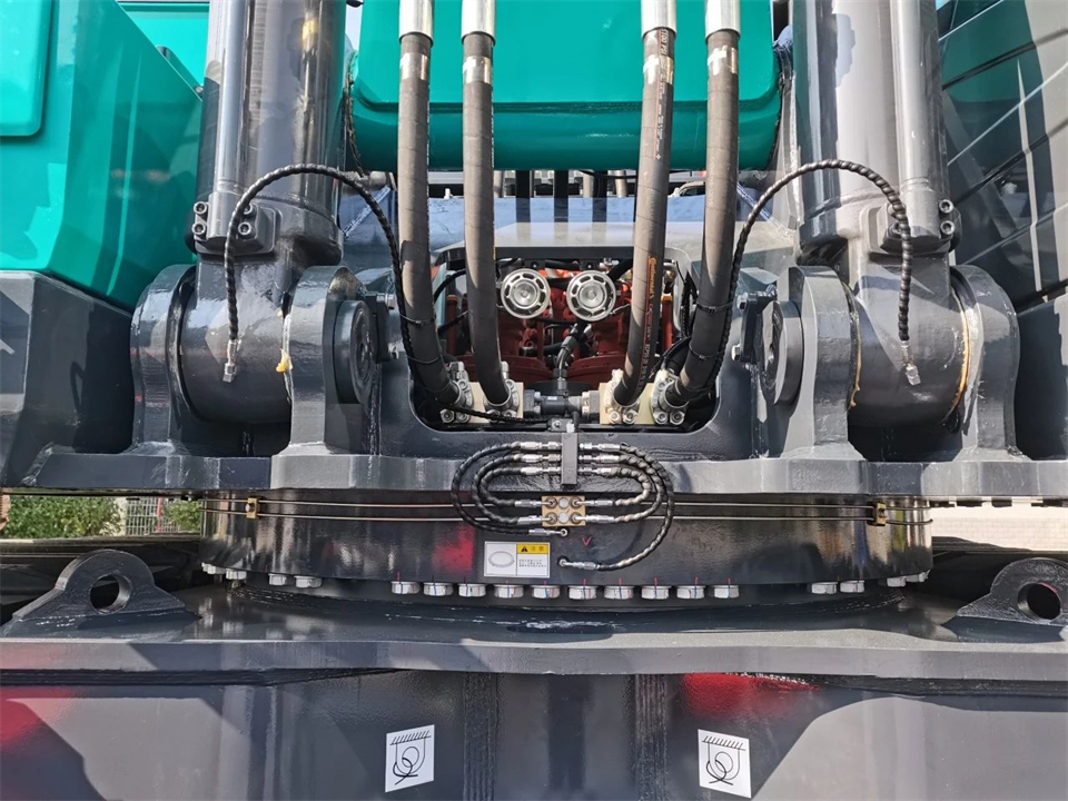 定制开发、功效更强！优德88智能SWE750ELR加长臂液压挖掘机下线交付