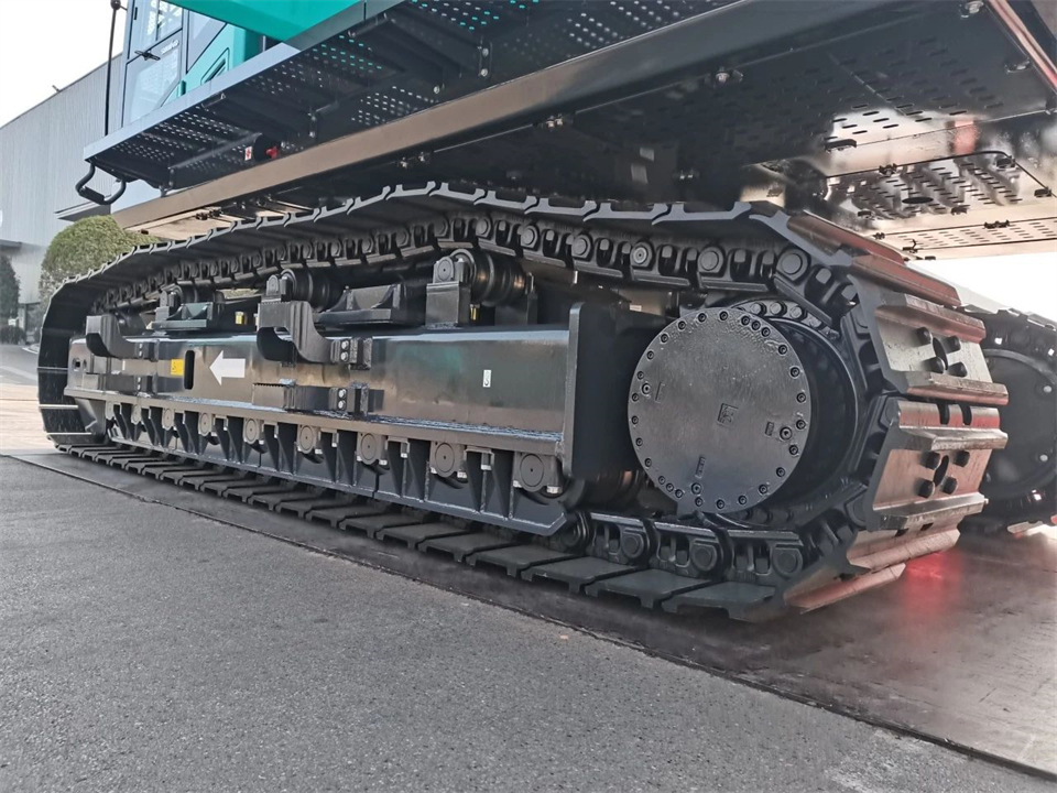 定制开发、功效更强！优德88智能SWE750ELR加长臂液压挖掘机下线交付