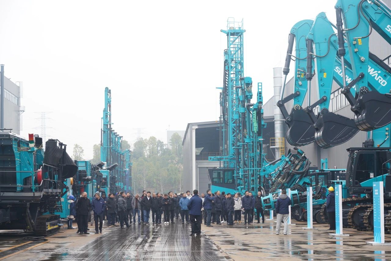 启新程，，，，，，向未来！优德88矿岩揭牌庆典暨新春发货仪式圆满举行