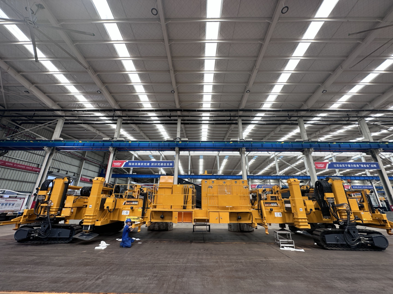 CPH-30J道岔铺换机组全球宣布！优德88智能与宝鸡中车时代共绘铁路装备新篇章！