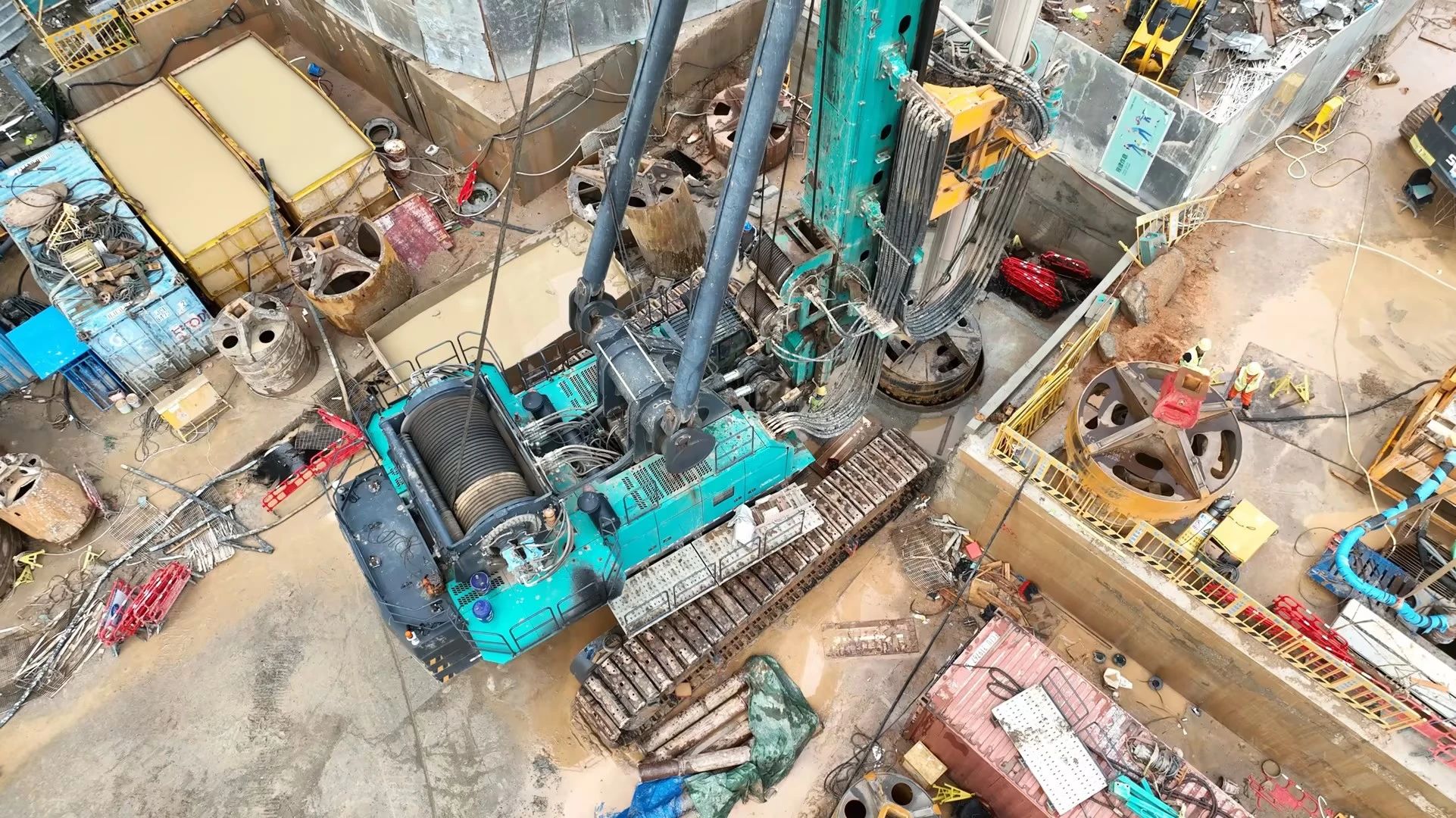 性能突出，，，，，超强助力！优德88智能旋挖钻机助力深圳地铁五和站施工