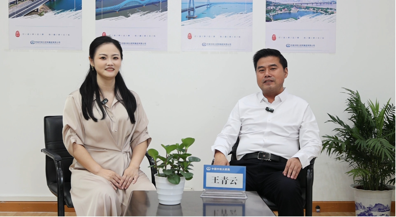 先导式立异，，，，，再推电动新品！优德88智能SWDM520EE增程式旋挖钻机推介会乐成举行