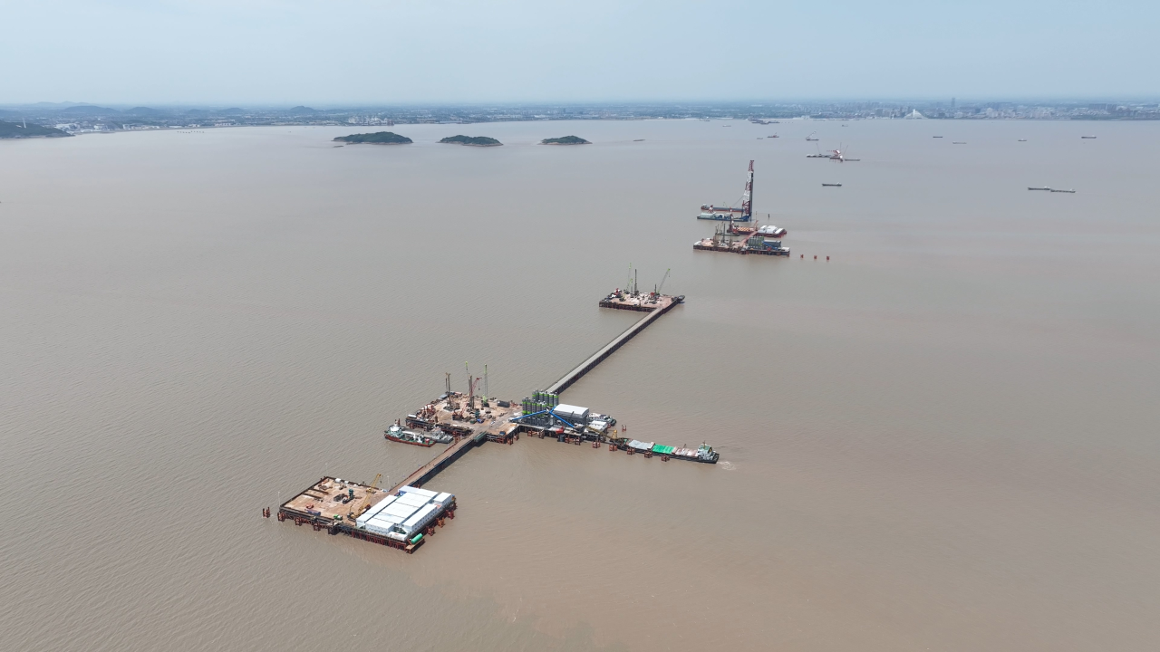 先导式立异，，，，，再推电动新品！优德88智能SWDM520EE增程式旋挖钻机推介会乐成举行