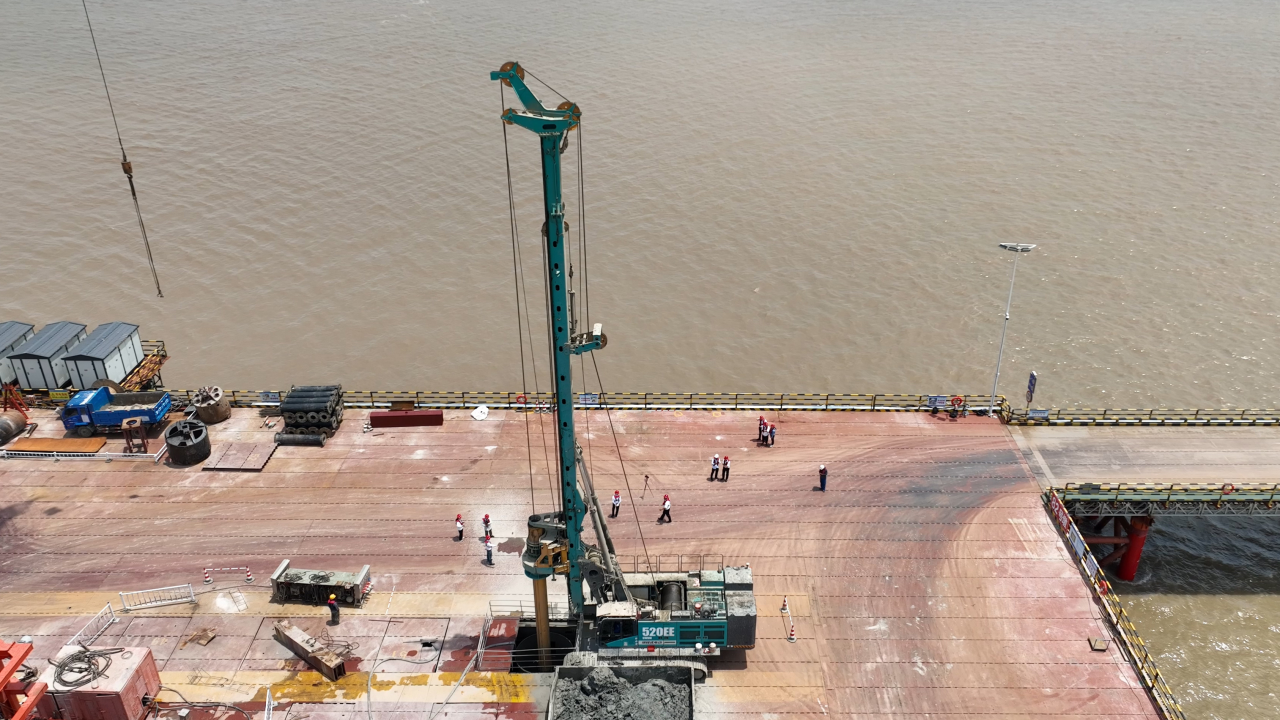 先导式立异，，，，，再推电动新品！优德88智能SWDM520EE增程式旋挖钻机推介会乐成举行