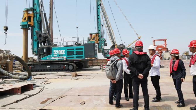 先导式立异，，，，，再推电动新品！优德88智能SWDM520EE增程式旋挖钻机推介会乐成举行