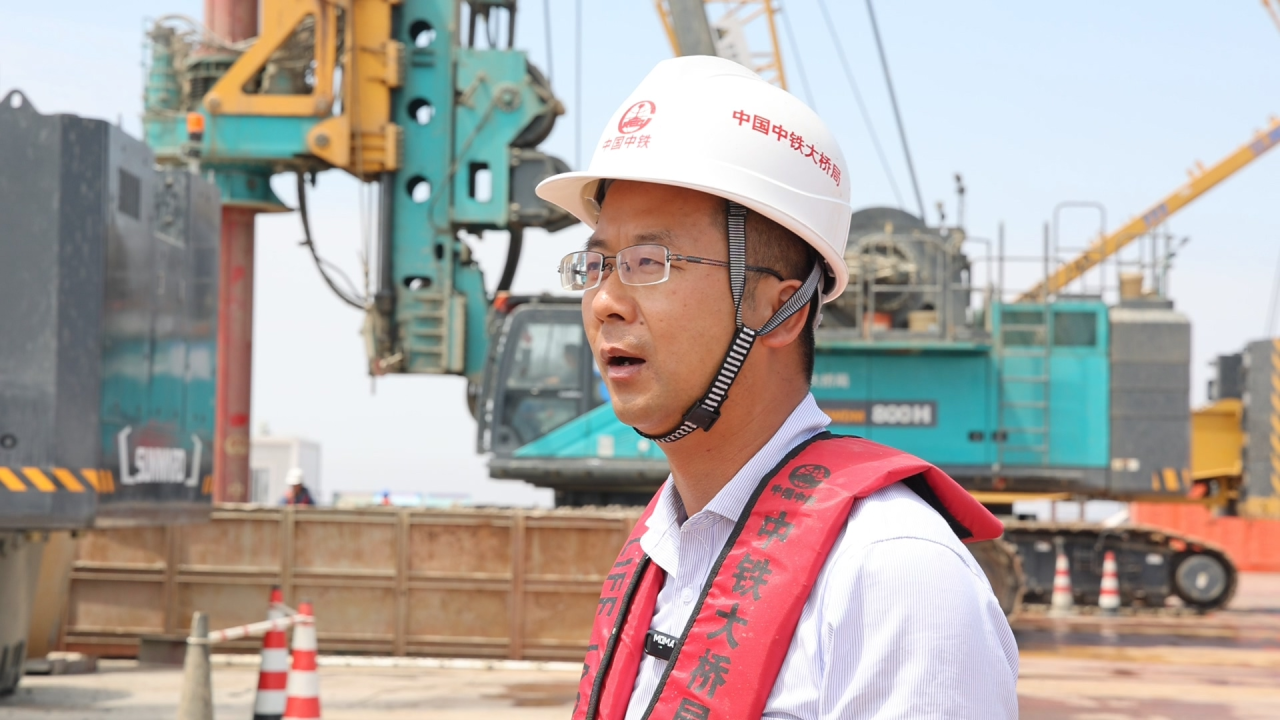 先导式立异，，，，，再推电动新品！优德88智能SWDM520EE增程式旋挖钻机推介会乐成举行