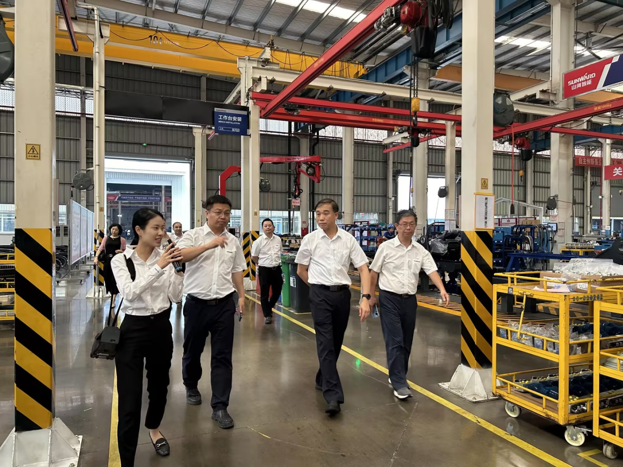 深化交流相助！广州港李明忠副总司理率队莅临优德88智能考察交流！