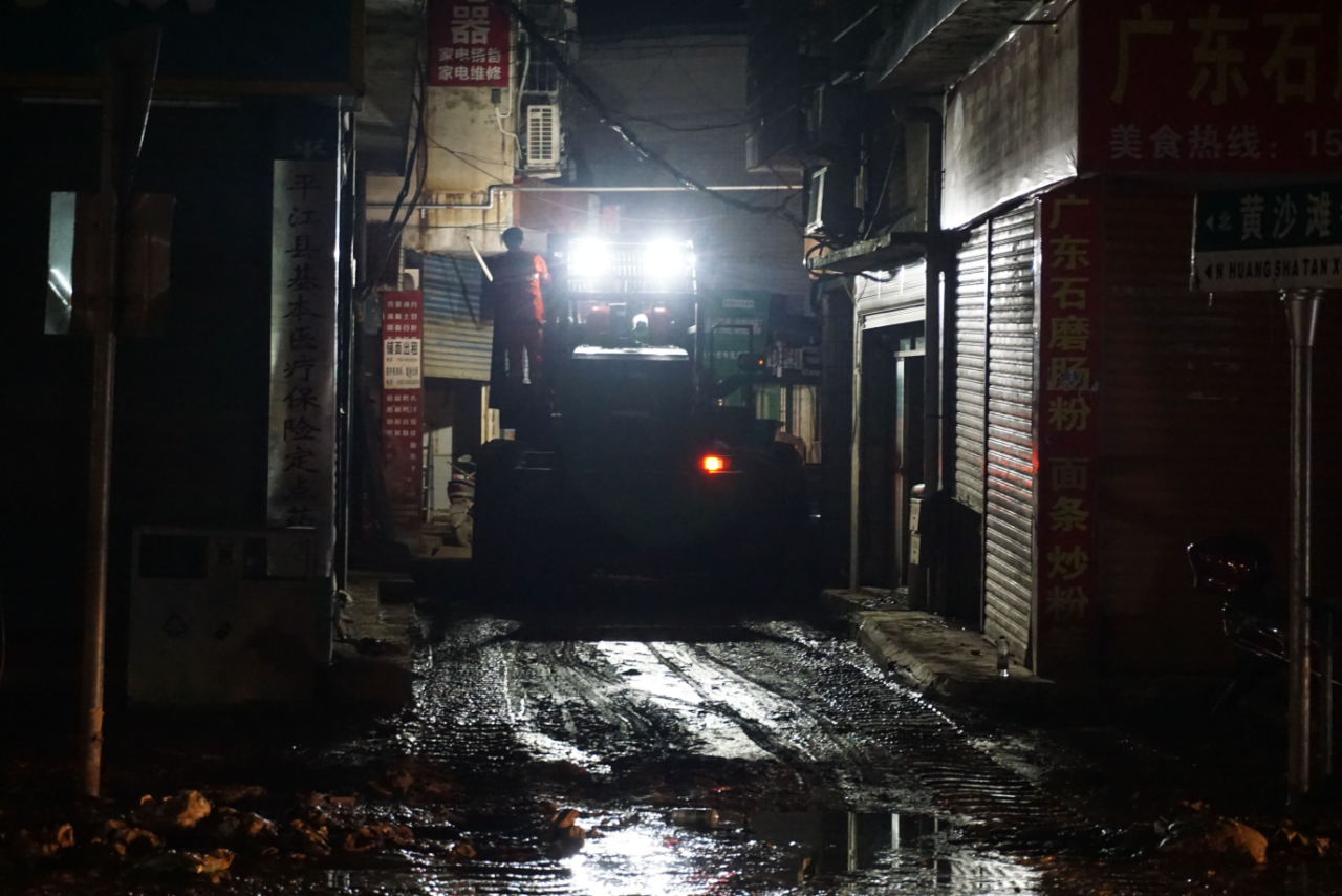 驰援湖南平江抗洪抢险，，，，，共克时艰显继承